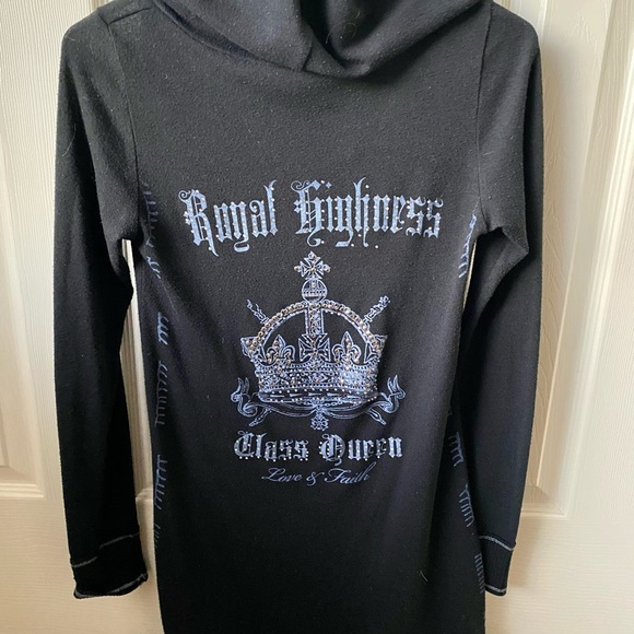 Top with a fun design on the front left and back. - Picture 2 of 2